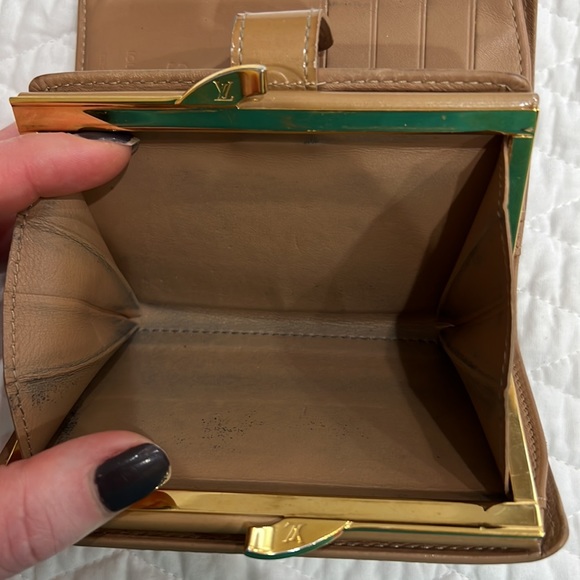 - Louis Vuitton French Monogram Vernis Wallet - Picture 4 of 6